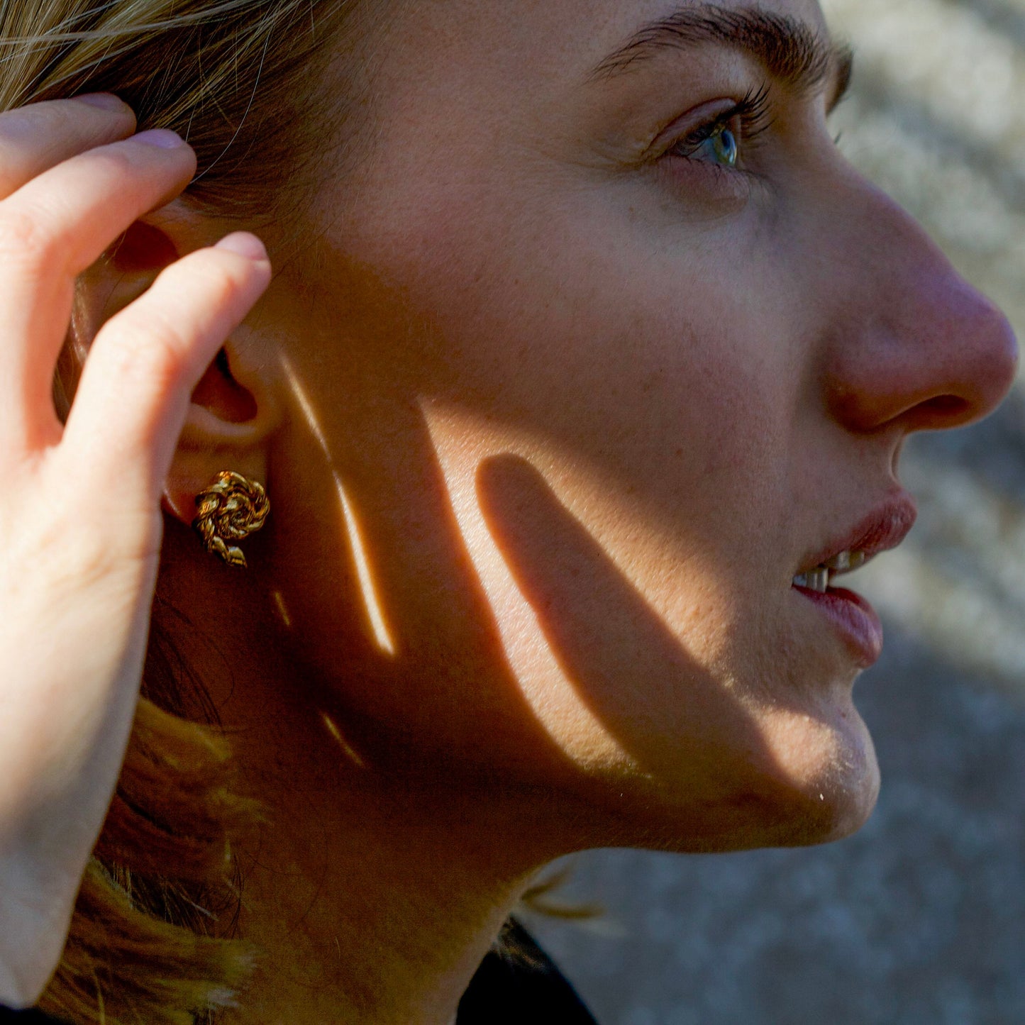 Golden Ammonite single Unika Ørering - Forgyldt