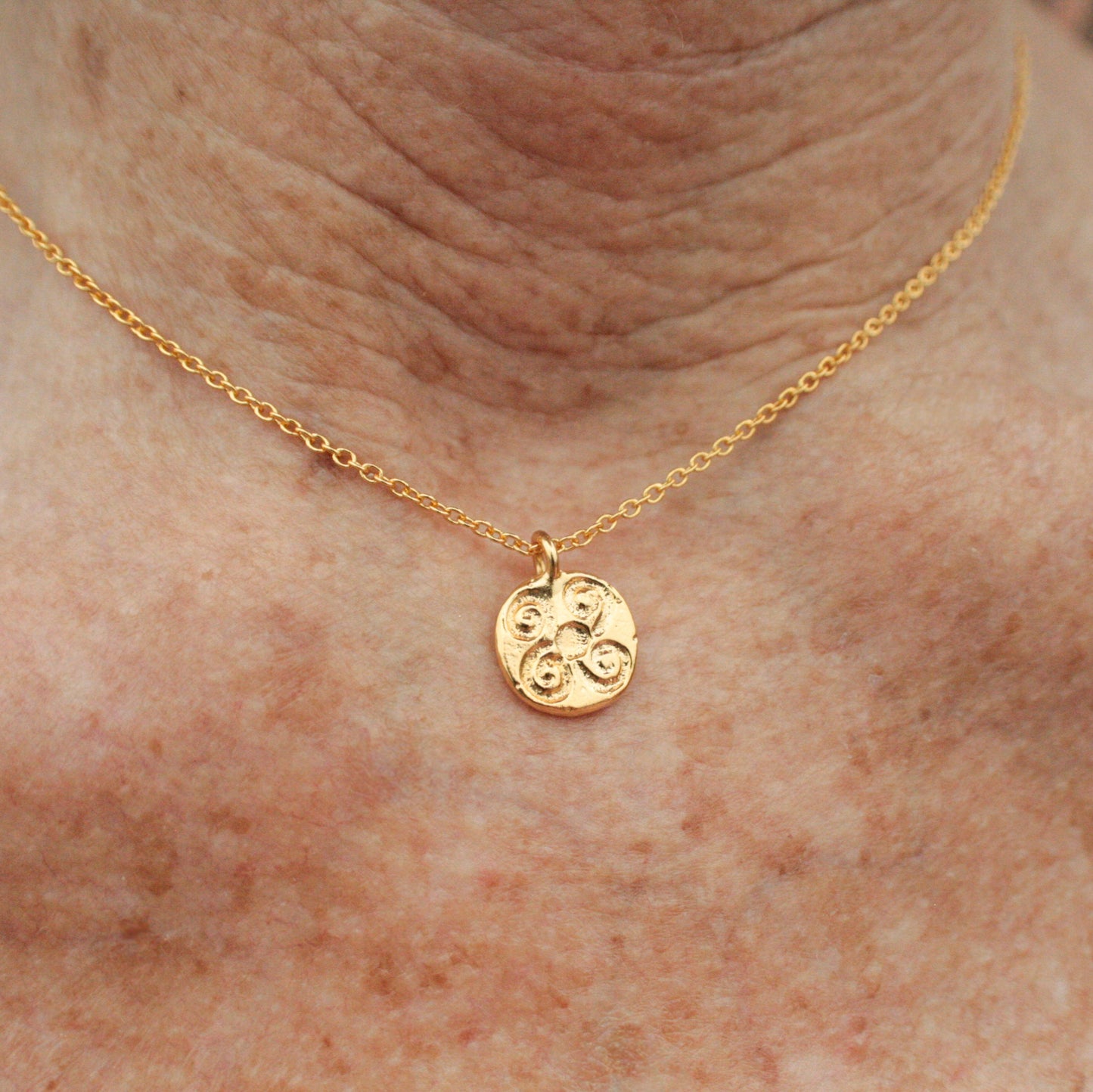 Golden Charm Amulet - Forgyldt