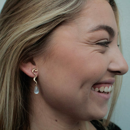 Swirl Pearl Moonstone Øreringe - 14 Karat Guld