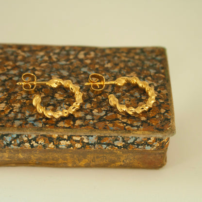 Tiny Twisted Creols - 14 Karat Guld