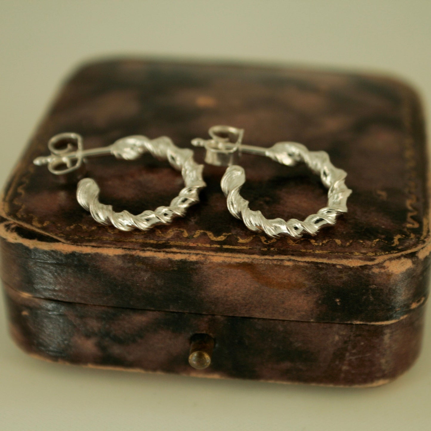 Tiny Twisted Creols - Sterling Sølv
